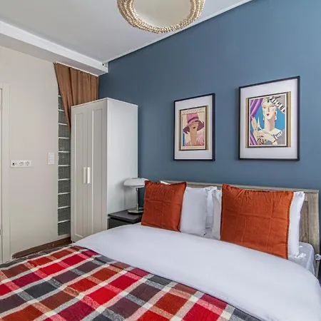 Charming Flat With Backyard Close To Zorlu Center Apartment