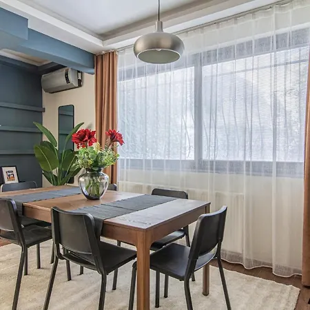 Apartment Charming Flat With Backyard Close To Zorlu Center Istanbul