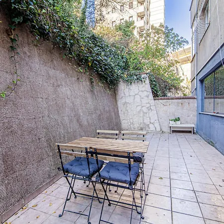 Apartment Charming Flat With Backyard Close To Zorlu Center