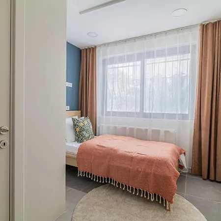 Apartment Charming Flat With Backyard Close To Zorlu Center