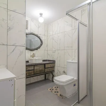 Charming Flat With Backyard Close To Zorlu Center *